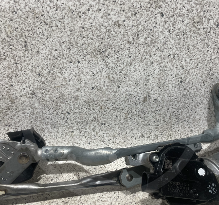 Toyota Yaris  Wischermotor vorne