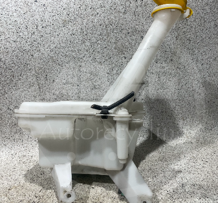 Toyota Yaris  Behälter Waschanlage