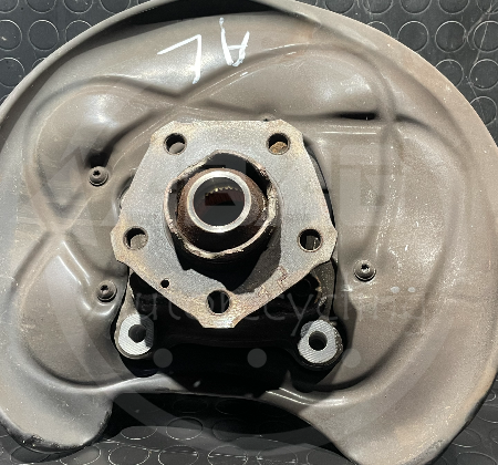 Audi Q7  Achsschenkel hinten links