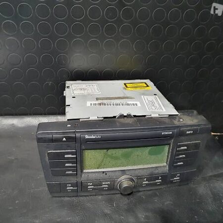 1Z0035161B Radio Skoda Octavia 1.6FSI