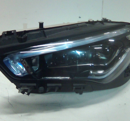 Mercedes-Benz CLA  Scheinwerfer links