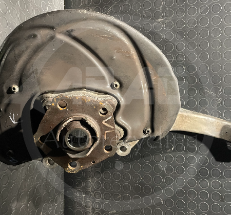 Audi Q7  Achsschenkel vorne links