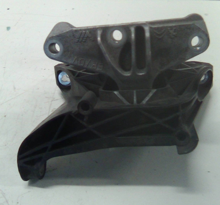 Peugeot 3008  Motorbock Motorhalter