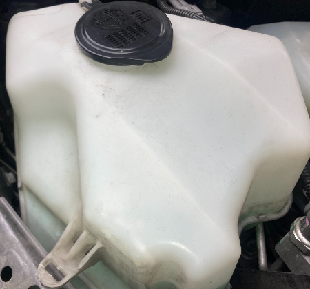 Toyota Prius  Behälter Waschanlage