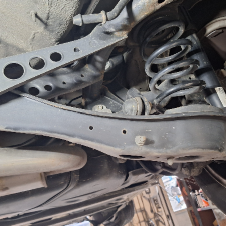 VW Touran  Querlenker hinten rechts