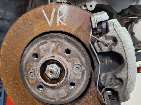 Renault Clio  Achsschenkel vorn rechts