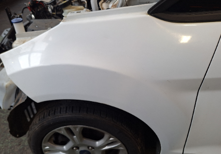 Ford Fiesta  Kotflügel vorn