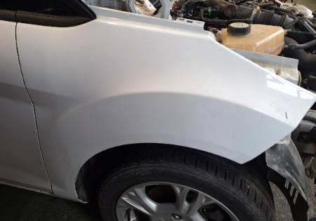 Ford Fiesta  Kotflügel vorn