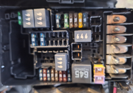 Audi Q3  Sicherungskasten Relaisträger