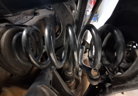 Audi Q3  Federbein Stossdämpfer vorne