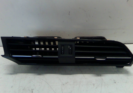 Audi Q3  Luftdüssen innenraum