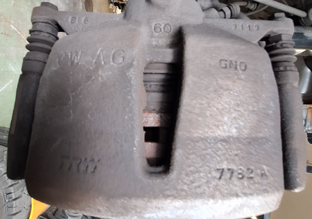 Audi Q3  Bremszange Bremssattel vorne