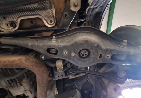 Audi Q3  Querlenker hinten rechts