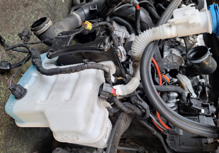 Audi Q3  Behälter Waschanlage