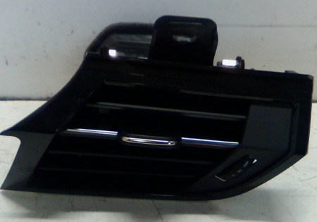 Audi Q3  Luftdüssen innenraum