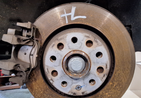 Audi Q3  Achsschenkel hinten links