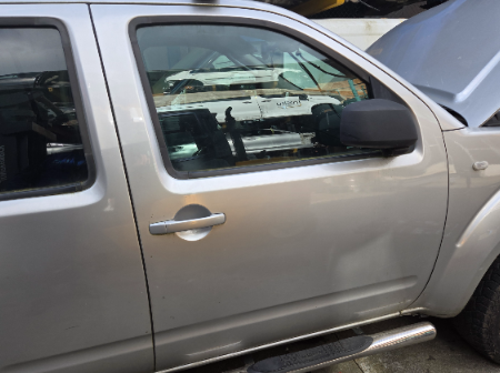 Nissan Pathfinder  Türe vorne