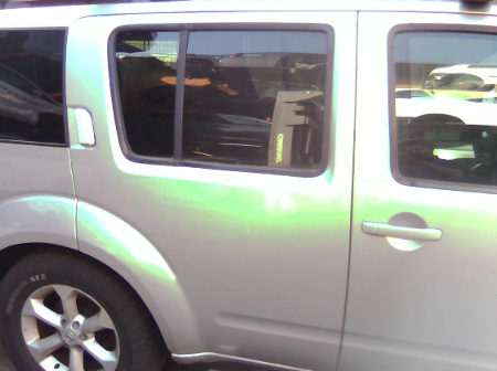 Nissan Pathfinder  Türe hinten