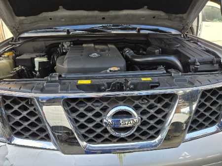 Nissan Pathfinder  Kühlergrill