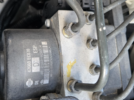 Nissan Pathfinder  ABS Bremsaggregat