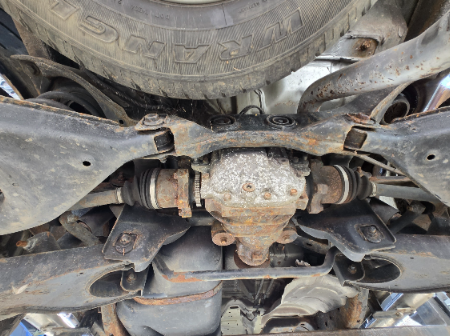 Nissan Pathfinder  Achs hinten Achskörper