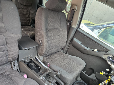 Nissan Pathfinder  Fahrersitz