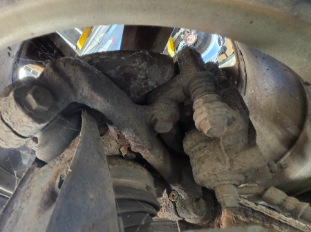 Nissan Pathfinder  Achsschenkel hinten rechts