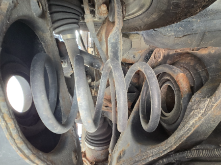 Nissan Pathfinder  Federn hinten