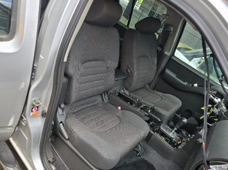 Nissan Pathfinder  Beifahrersitz