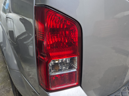 Nissan Pathfinder  Rückleuchte links