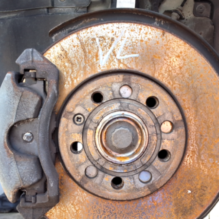 VW Golf  Achsschenkel vorne links