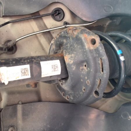 VW Golf  Federbein Stossdämpfer vorne