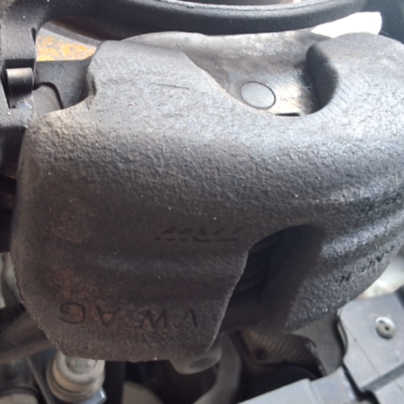 VW Passat  Bremszange Bremssattel vorne