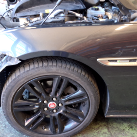 Jaguar XE  Kotflügel vorn