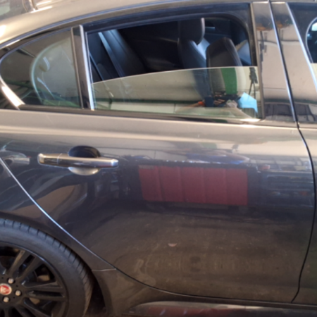 Jaguar XE  Türe hinten