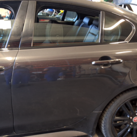 Jaguar XE  Türe hinten