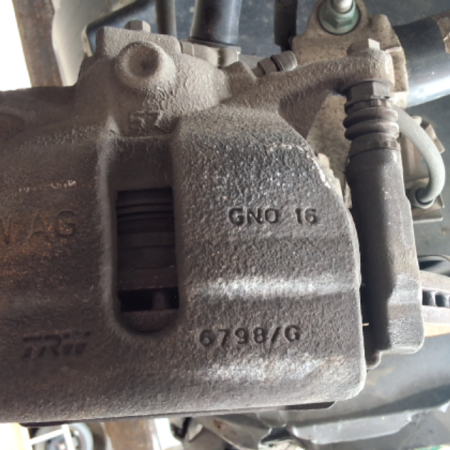 VW Passat  Bremszange Bremssattel vorne