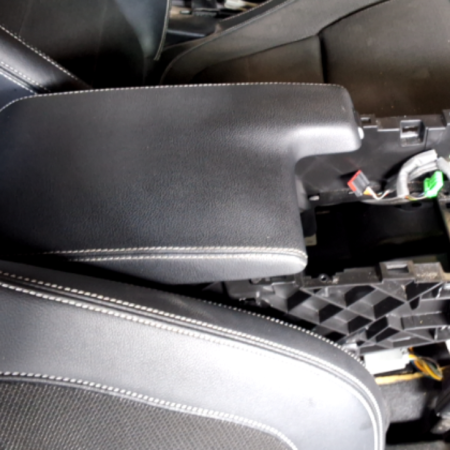 Jaguar XE  Armlehne