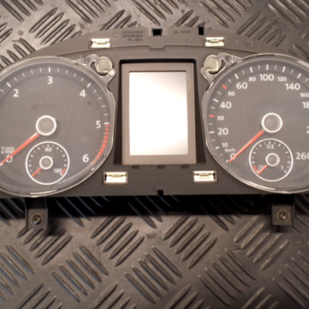 VW Passat  Kombiinstrument Tacho