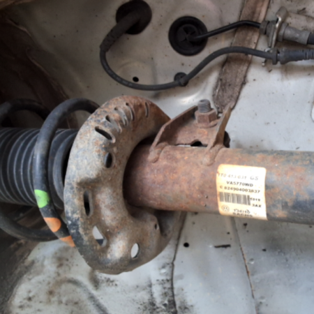 VW Golf  Federbein Stossdämpfer vorne