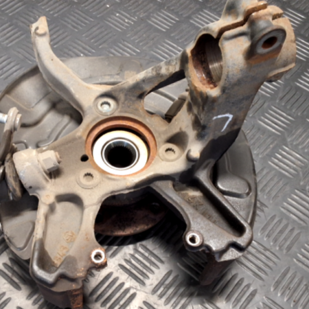 VW Golf  Achsschenkel vorne links
