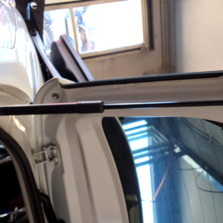 Suzuki Swift  Heckklappendämpfer