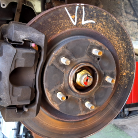 Suzuki Swift  Achsschenkel vorne links