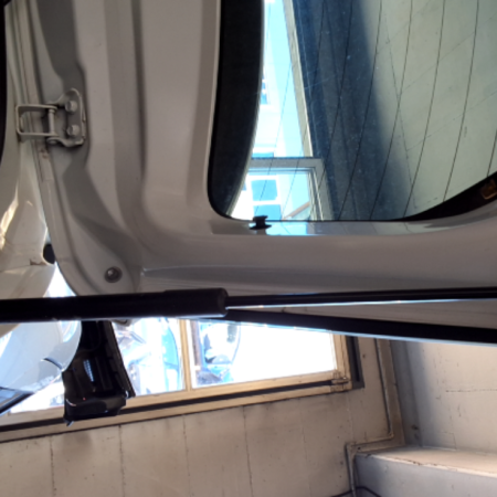 Suzuki Swift  Heckklappendämpfer