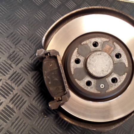 Audi A4  Achsschenkel hinten links