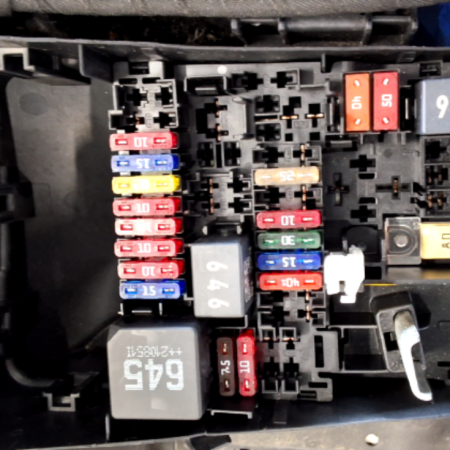 Skoda Octavia  Sicherungskasten Relaisträger