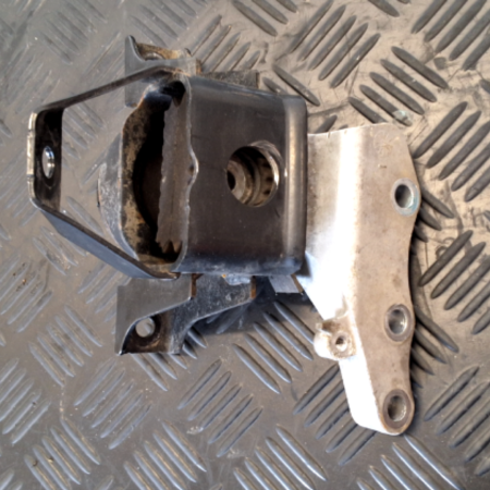 Suzuki Swift  Motorbock Motorhalter
