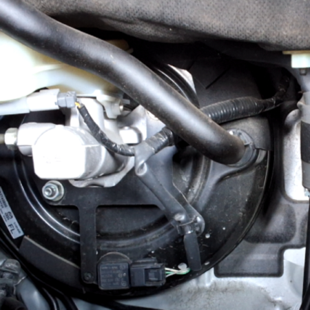 Mazda CX-3  Bremskraftverstärker