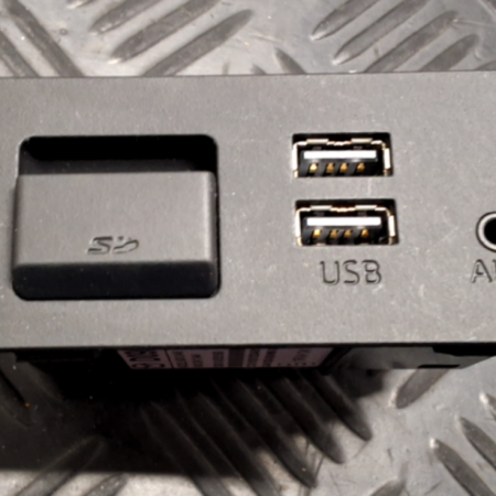 Mazda CX-3  AUX-in USB SD-Slot