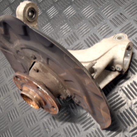 VW Golf  Achsschenkel vorn rechts